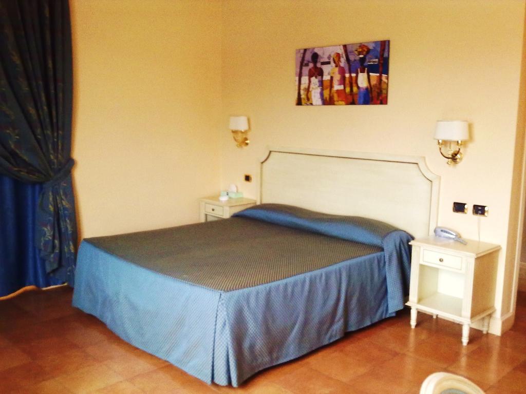 Hotel Quadrifoglio Roma Eur Bagian luar foto